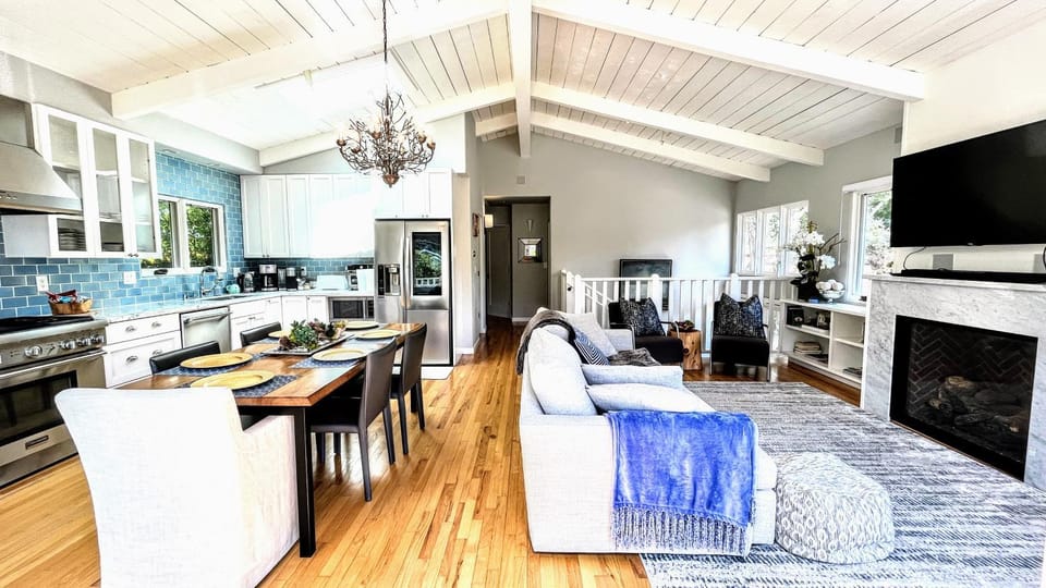 Gorgeous 3-bdrm home, walk to town and beach House in Carmel by the Sea