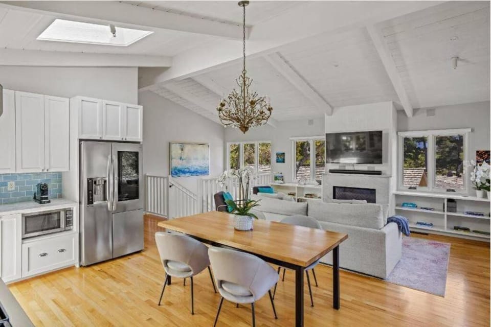 Gorgeous 3-bdrm home, walk to town and beach House in Carmel by the Sea