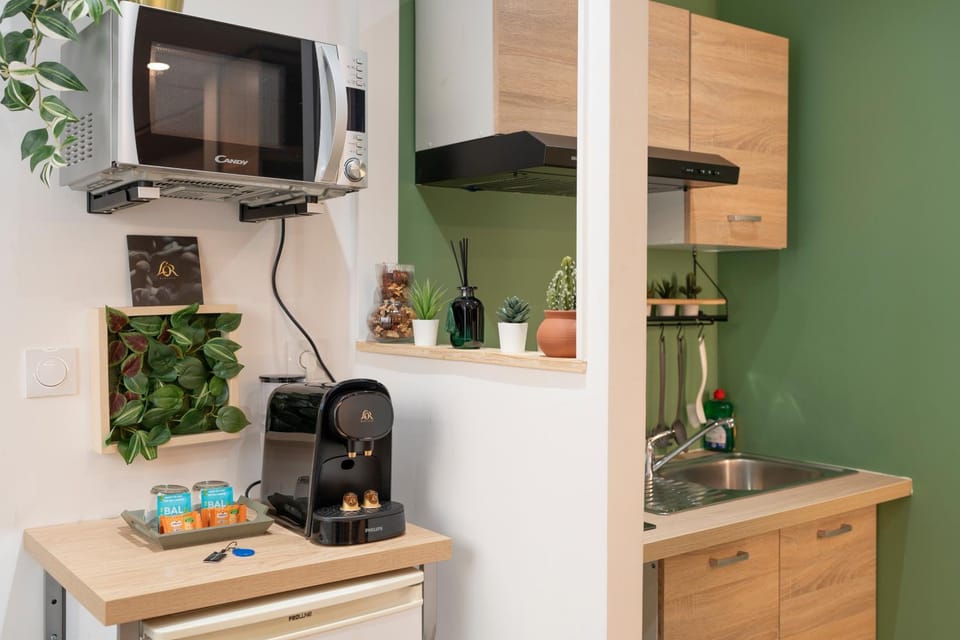 Kitchen or kitchenette, stove