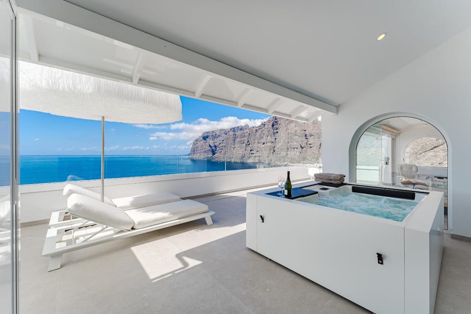 Natural landscape, Hot Tub, Solarium, Balcony/Terrace, Spa and wellness centre/facilities, Mountain view, Sea view, Bath, sunbed