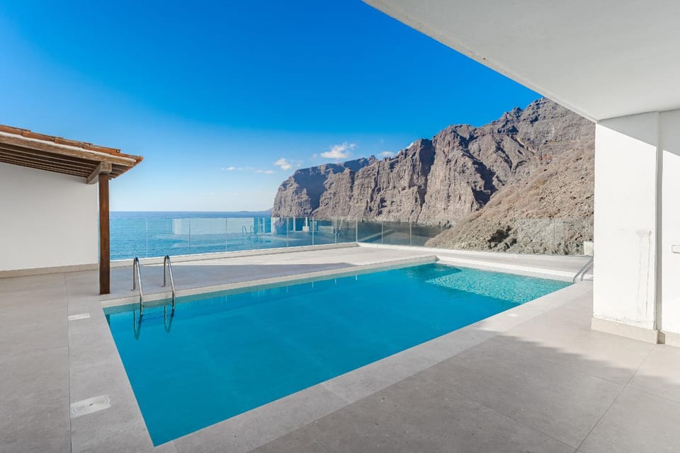 Nearby landmark, Day, Natural landscape, Solarium, Balcony/Terrace, Landmark view, Mountain view, Pool view, Sea view, Swimming pool, sunbed