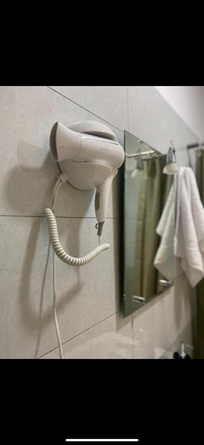 hair dryier, towels