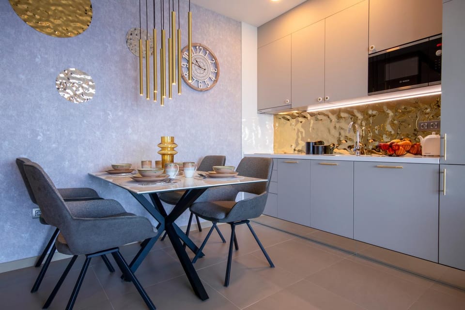 Kitchen or kitchenette, Dining area, air conditioner