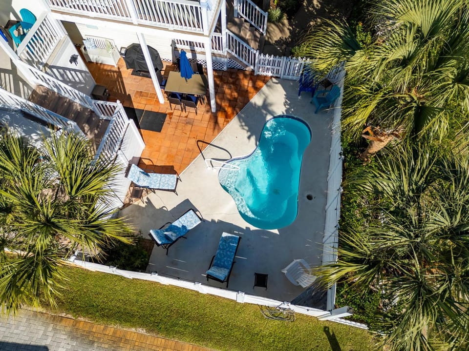 Destin Dreaming -Crystal Beach-Pool-Golf Cart-Carriage House House in Destin