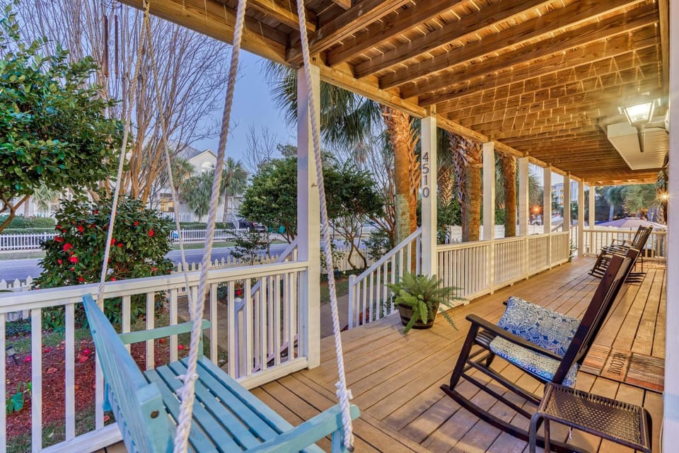 Destin Dreaming -Crystal Beach-Pool-Golf Cart-Carriage House House in Destin