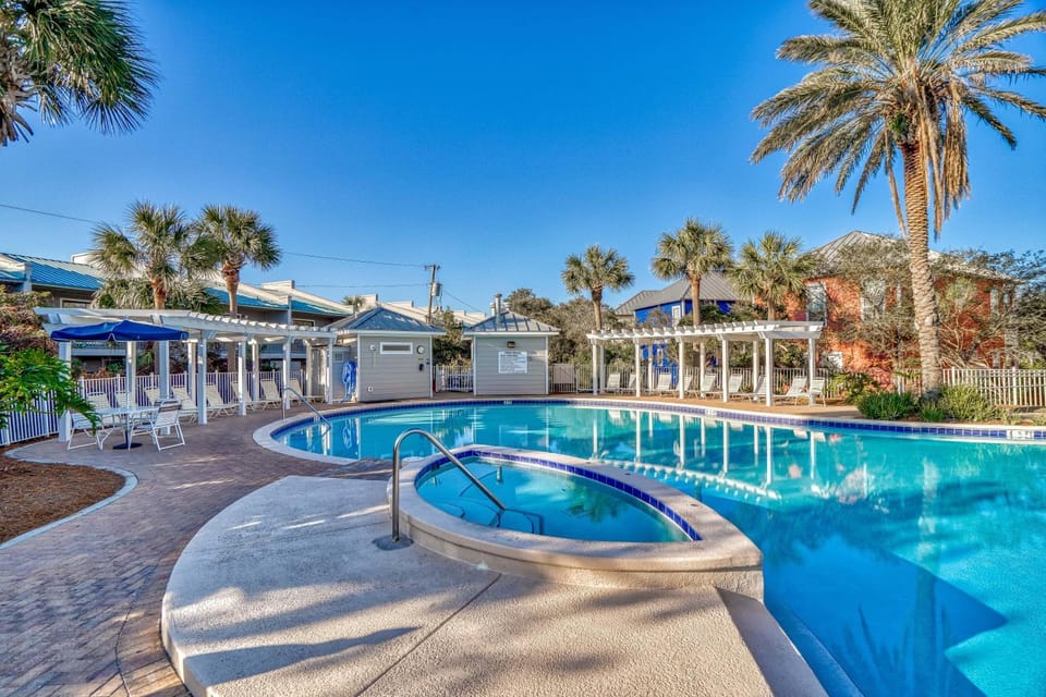 Sandy Toes-GATED BEACH-POOL ACCESS House in Miramar Beach