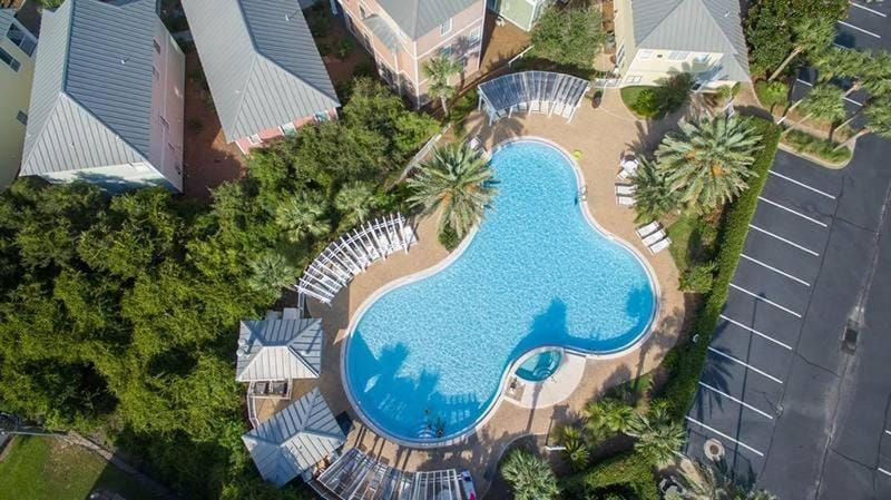Sandy Toes-GATED BEACH-POOL ACCESS House in Miramar Beach