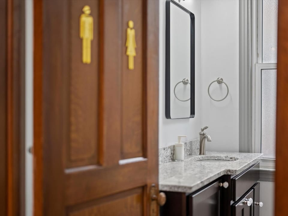 Oakland, Pittsburgh !E Cozy and Stylish Private Bedroom with Shared Bathroom Vacation rental in Pittsburgh