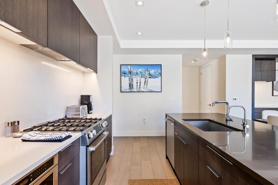Premier Ski-In Ski-Out with Majestic Views, Resort-style Amenities, and High-Speed WIFI! Apartment in Wasatch County