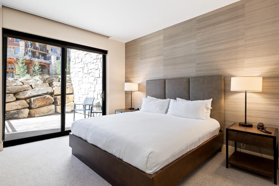 Modern 3-Bedroom Ski-In Ski-Out Retreat with Mountain Views & Resort Amenities Apartment in Wasatch County