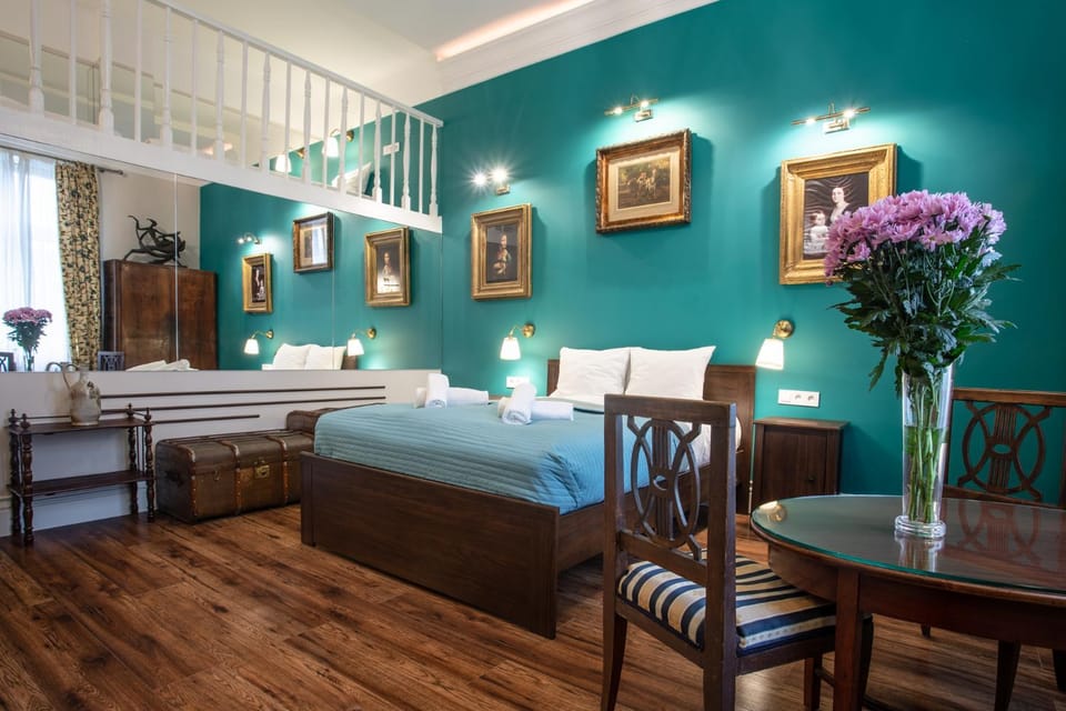 Bed, Living room, Photo of the whole room, Seating area, Bedroom
