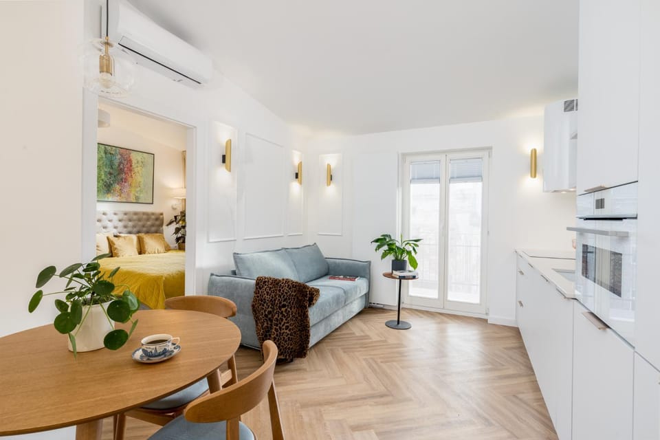 Kitchen or kitchenette, Living room, Seating area, Dining area, oven, stove