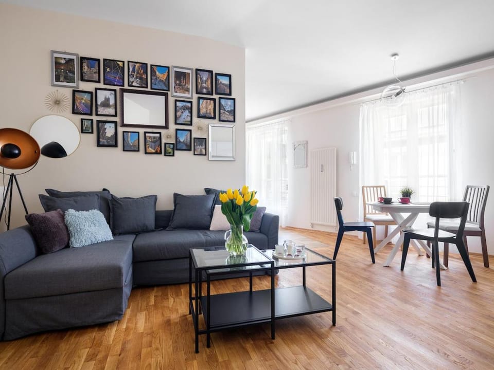 Living room, Seating area, Dining area