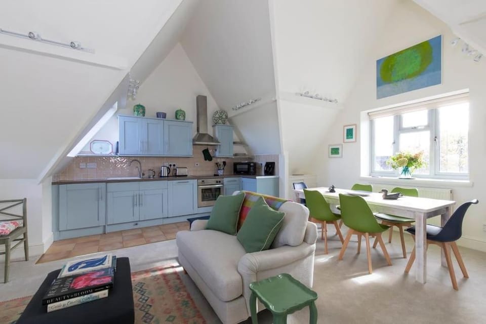 Charming Cotswold Loft House in Bibury