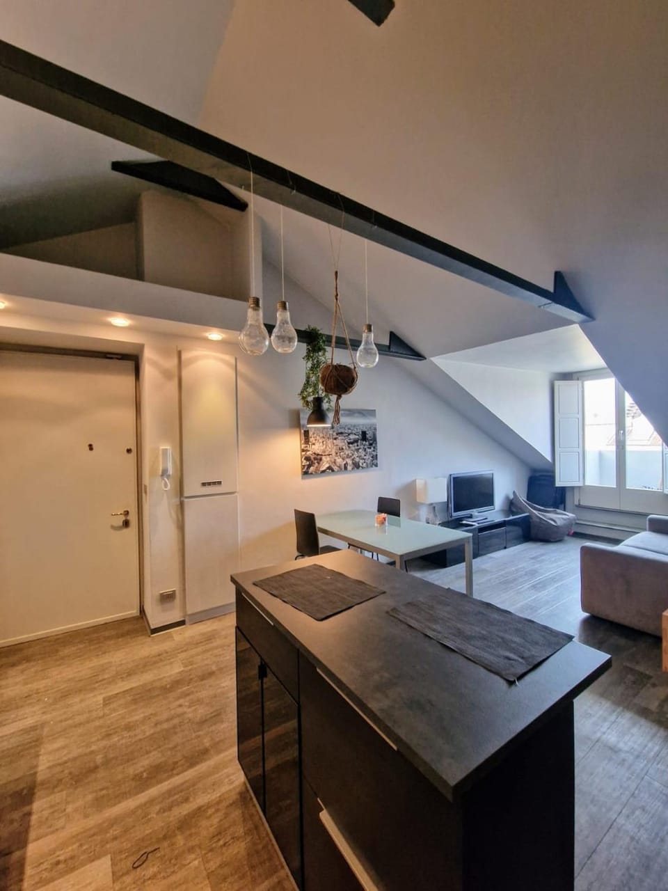 Kitchen or kitchenette, Living room, Seating area, Dining area, stove