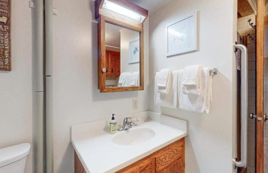Bathroom, Bath