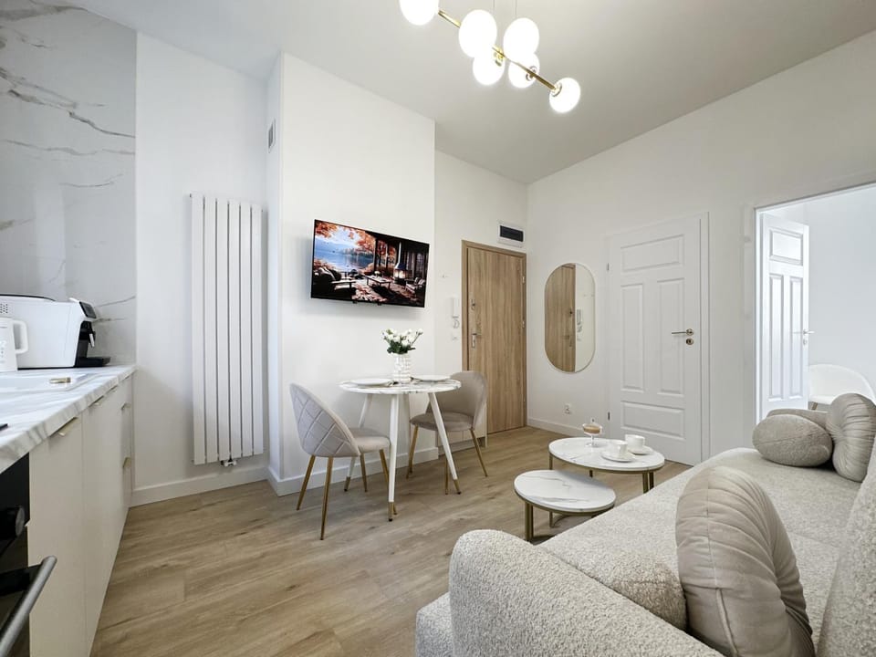 TV and multimedia, Kitchen or kitchenette, Living room, Seating area
