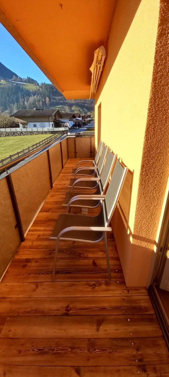 View (from property/room), Balcony/Terrace, Mountain view