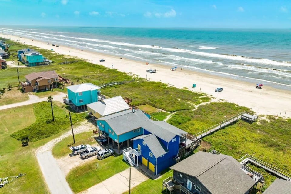 Bellamy's Retreat - Wake, Walk, Surf the Waves! House in Surfside Beach