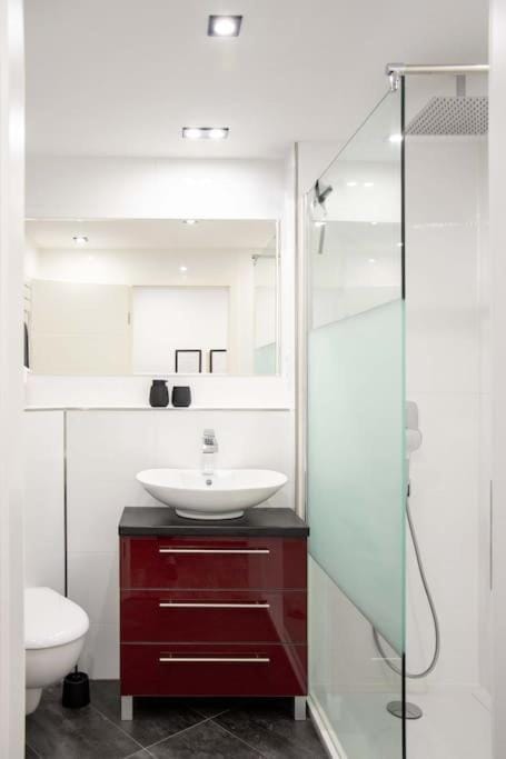 Shower, Toilet, Bathroom
