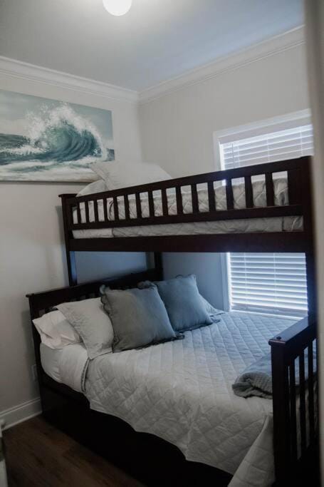 Bedroom, bunk bed