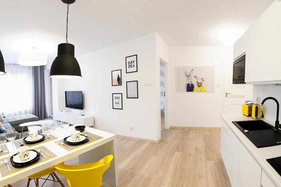 Coffee/tea facilities, Dining area