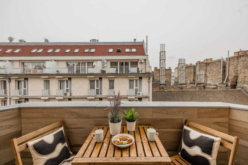 Stunning 3BRM 3BATH Julie Balcony & City Views Apartment in Budapest