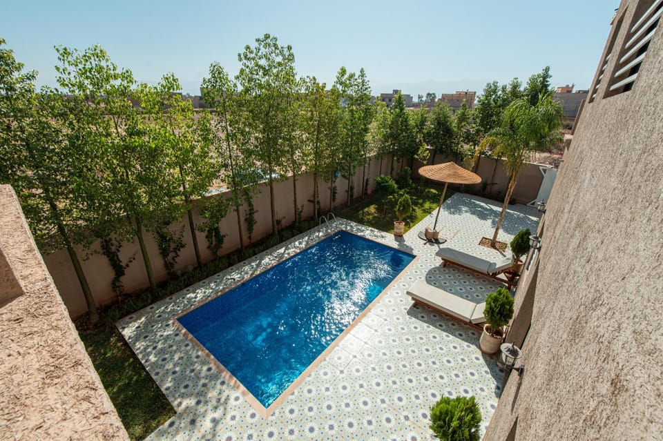 Property building, Patio, Garden, Pool view, Swimming pool, sunbed