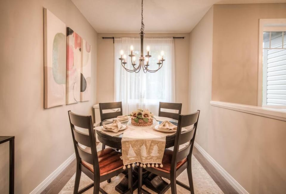 BRAND-NEW LUXURY SUITE in DOON SOUTH, min to 401 House in Cambridge