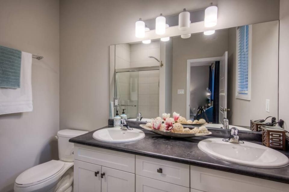 BRAND-NEW LUXURY SUITE in DOON SOUTH, min to 401 House in Cambridge