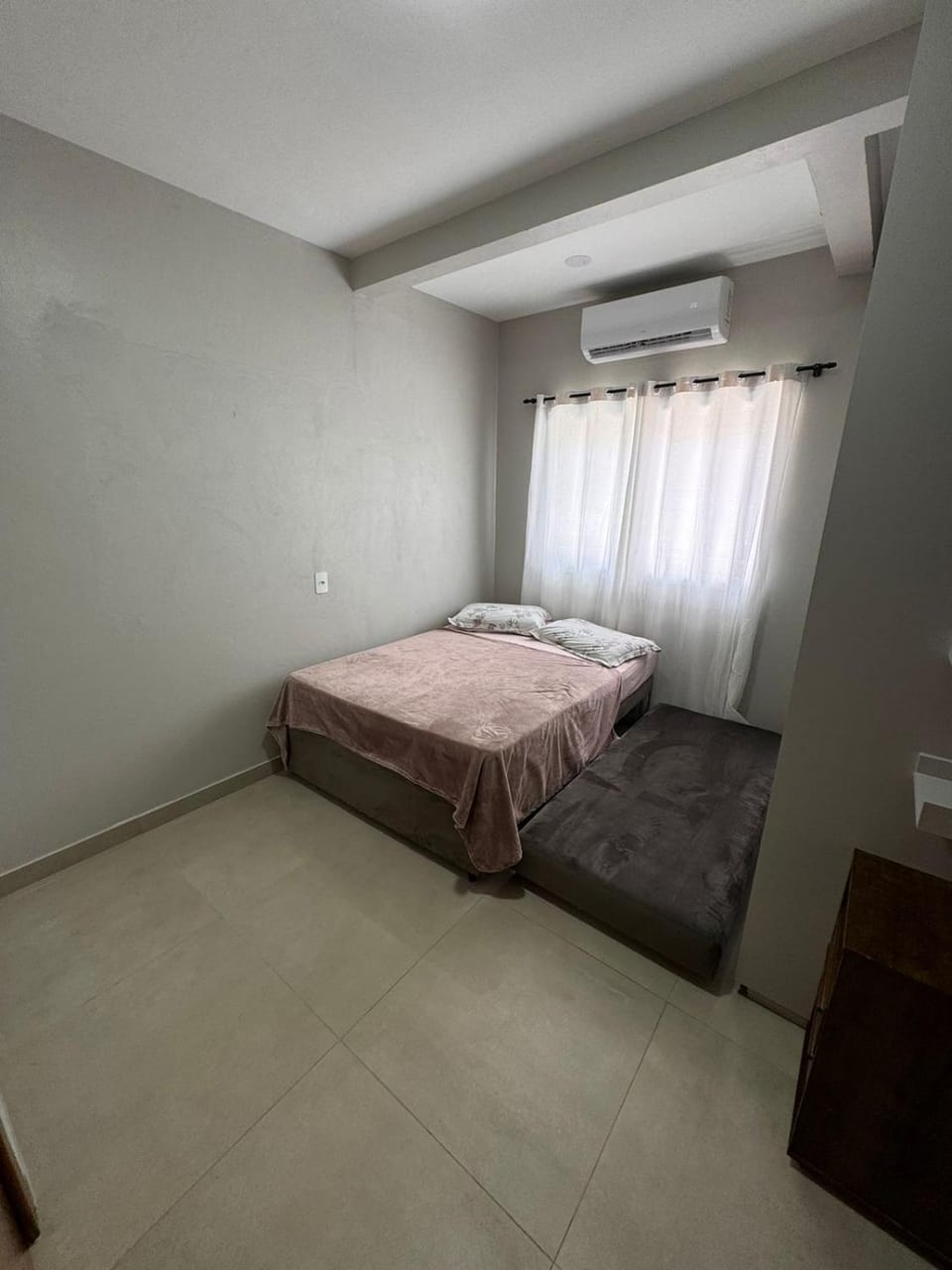 Bed, Photo of the whole room, Bedroom, air conditioner