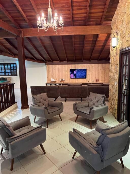 Casa adorável com 6 quartos, piscina, sauna, lareira e academia House in State of São Paulo