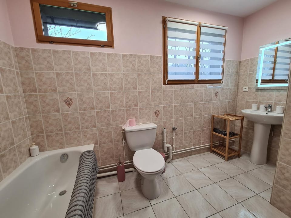 Maison individuelle près de la Châtre, jardin privé, jacuzzi - FR-1-591-629 House in Centre-Val de Loire