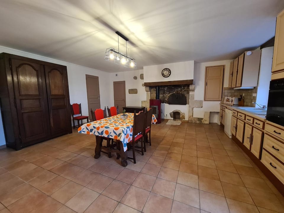 Maison individuelle près de la Châtre, jardin privé, jacuzzi - FR-1-591-629 House in Centre-Val de Loire