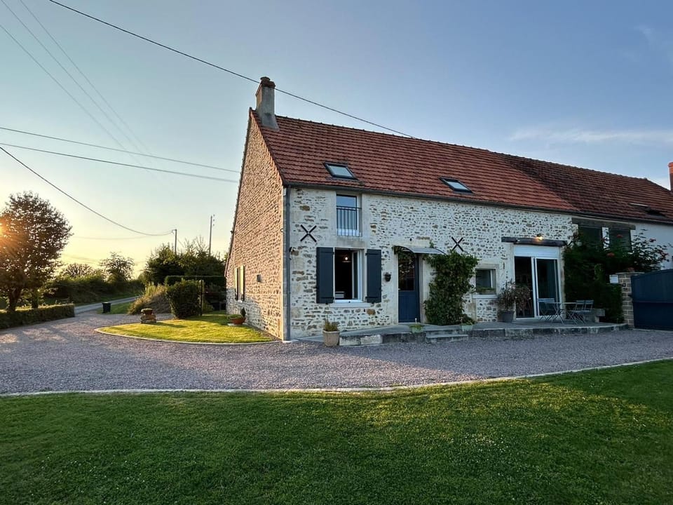 Charme Authentique en Berry, 11 Pers., Jardin et Wifi - FR-1-591-630 House in Centre-Val de Loire