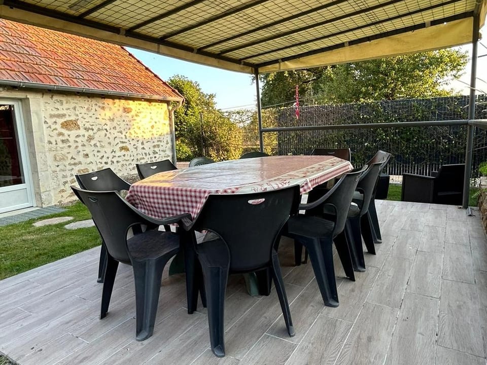 Charme Authentique en Berry, 11 Pers., Jardin et Wifi - FR-1-591-630 House in Centre-Val de Loire
