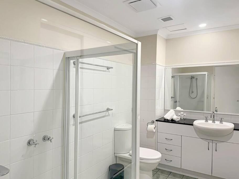 Unit 11 - Avoca Palms Resort Apartment in Cape Three Points Road
