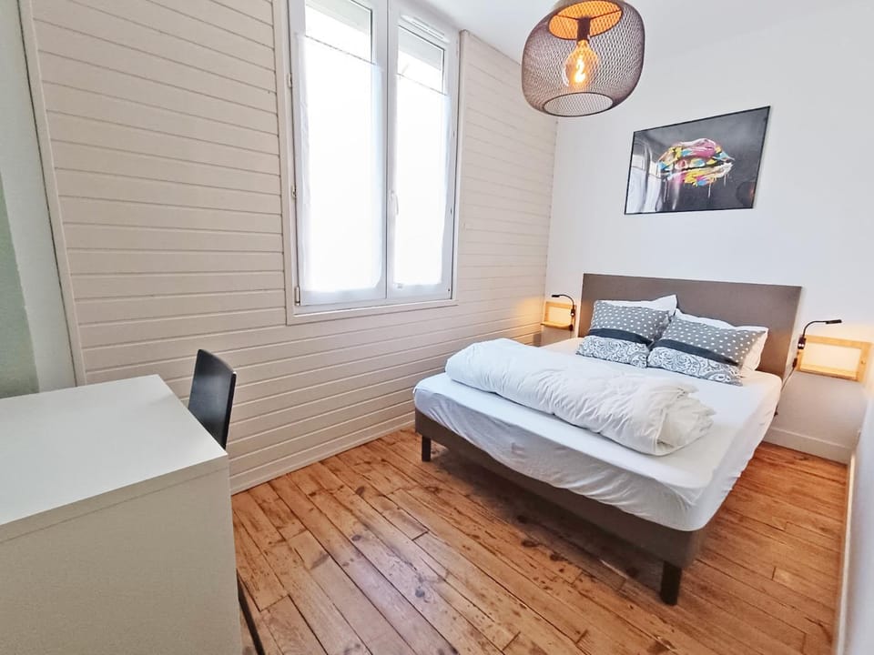 Bed, Photo of the whole room, Bedroom