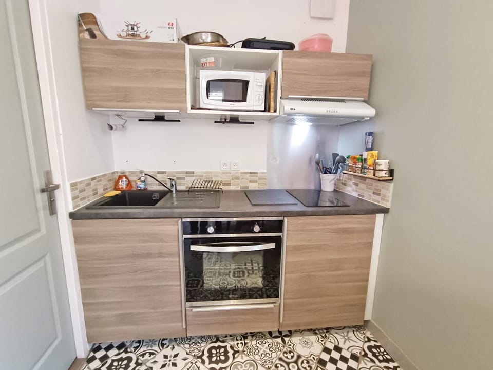 Kitchen or kitchenette, oven, stove, toaster