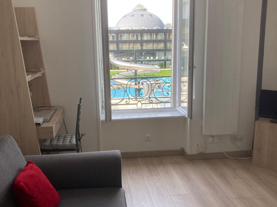 Charmant T2 près des Thermes de Nancy avec accueil chaleureux et tout inclus - FR-1-584-339 House in Nancy