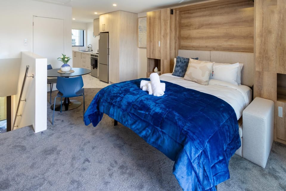 Bed, Photo of the whole room, towels