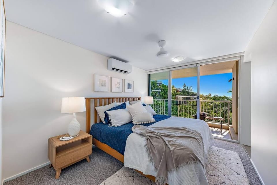 Large, Luxurious Townhouse Stunning Oceanviews Apartment in Airlie Beach