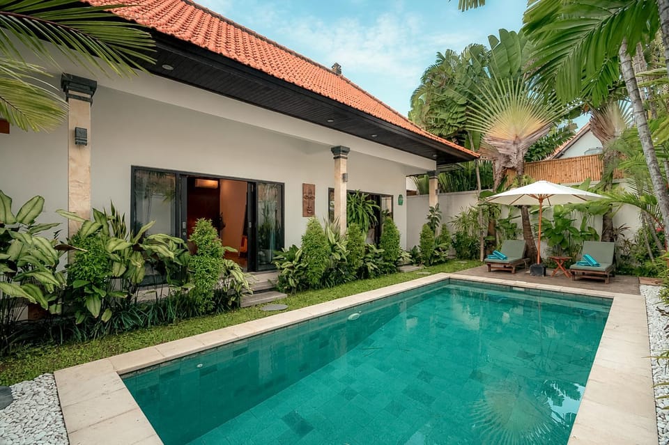 Private pool Villa Canggu -10min walk to Berawa Beach Villa in North Kuta
