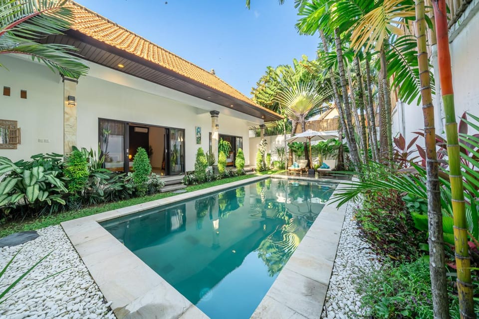 Private pool Villa Canggu -10min walk to Berawa Beach Villa in North Kuta