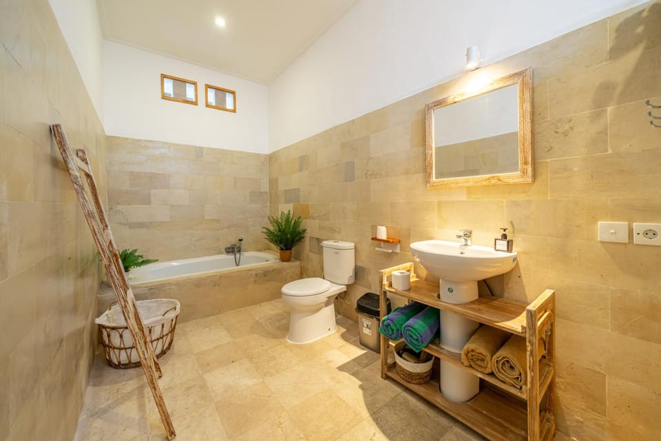 Private pool Villa , 10min walk to Berawa Beach Villa in North Kuta