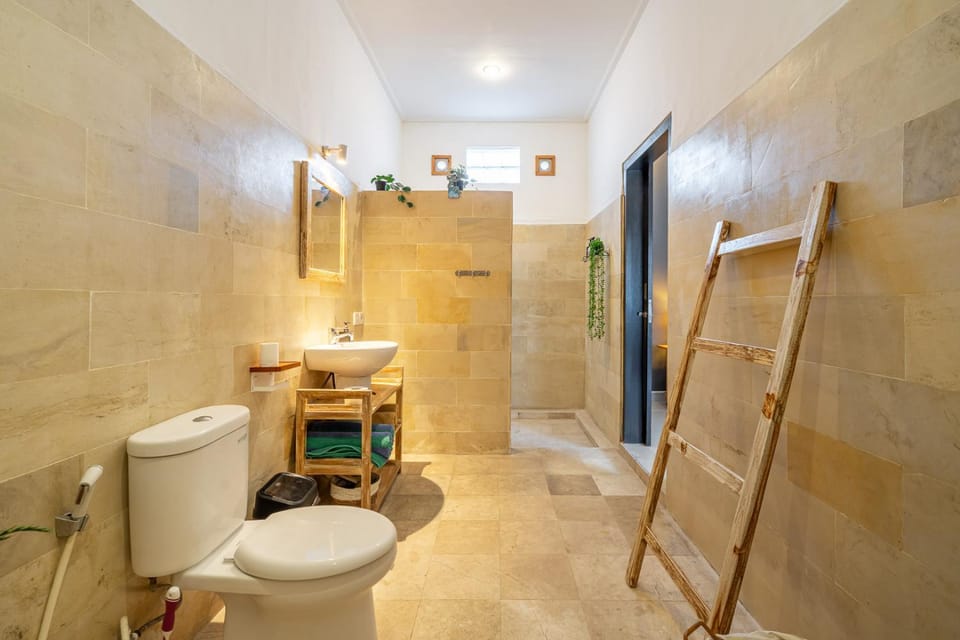 Private pool Villa , 10min walk to Berawa Beach Villa in North Kuta
