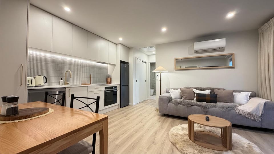 Luxe Stay with Mountain Views Apartment in Otago