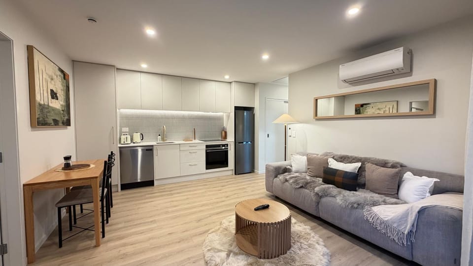 Luxe Stay with Mountain Views Apartment in Otago