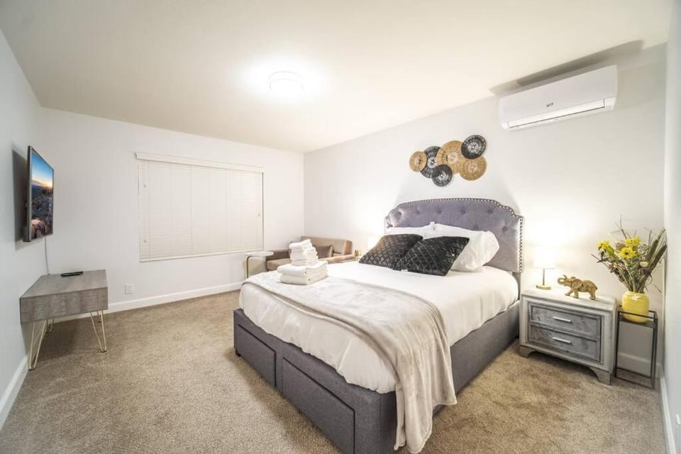 2 TVs - Vaulted Ceiling - Private Kitchen & Entrance Apartment in Rowland Heights