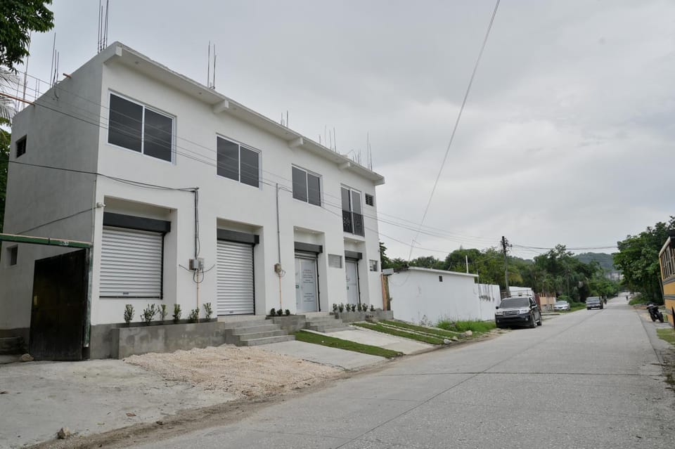 1 Apartamentos Petenchel, por Aeropuerto Flores Peten 1 Apartment in Guatemala